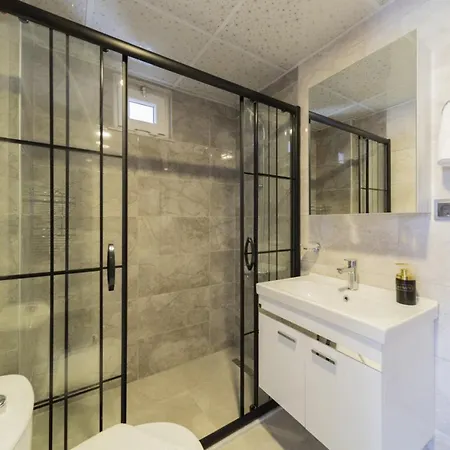 Fantastic Flat With Balcony And View In Aksu Appartamento